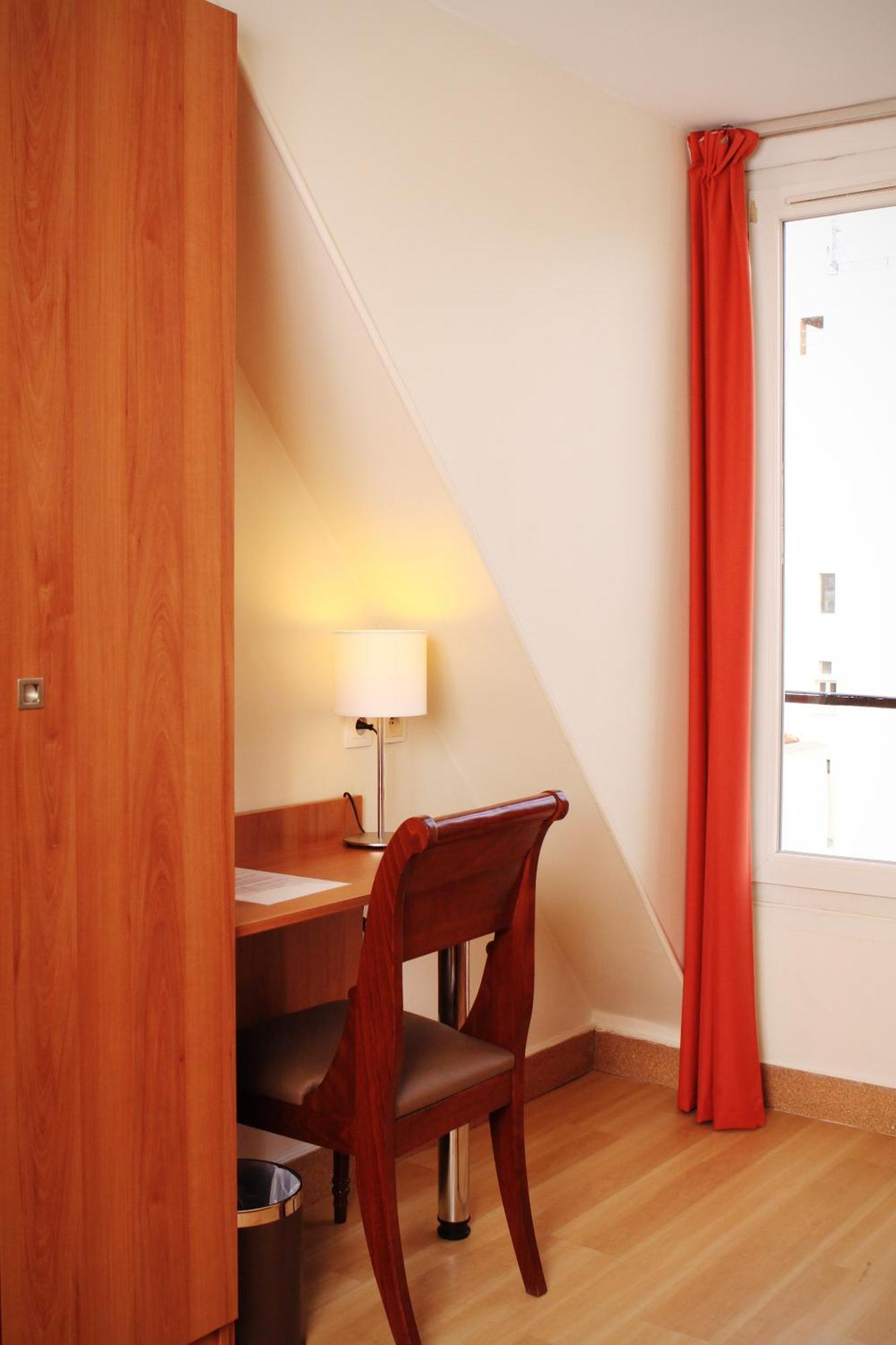 Single Room (shared Shower and Toilet on the floor)