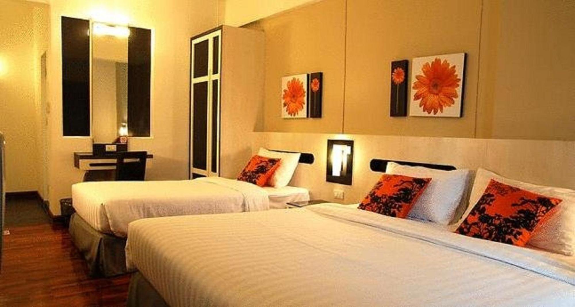Trio Room