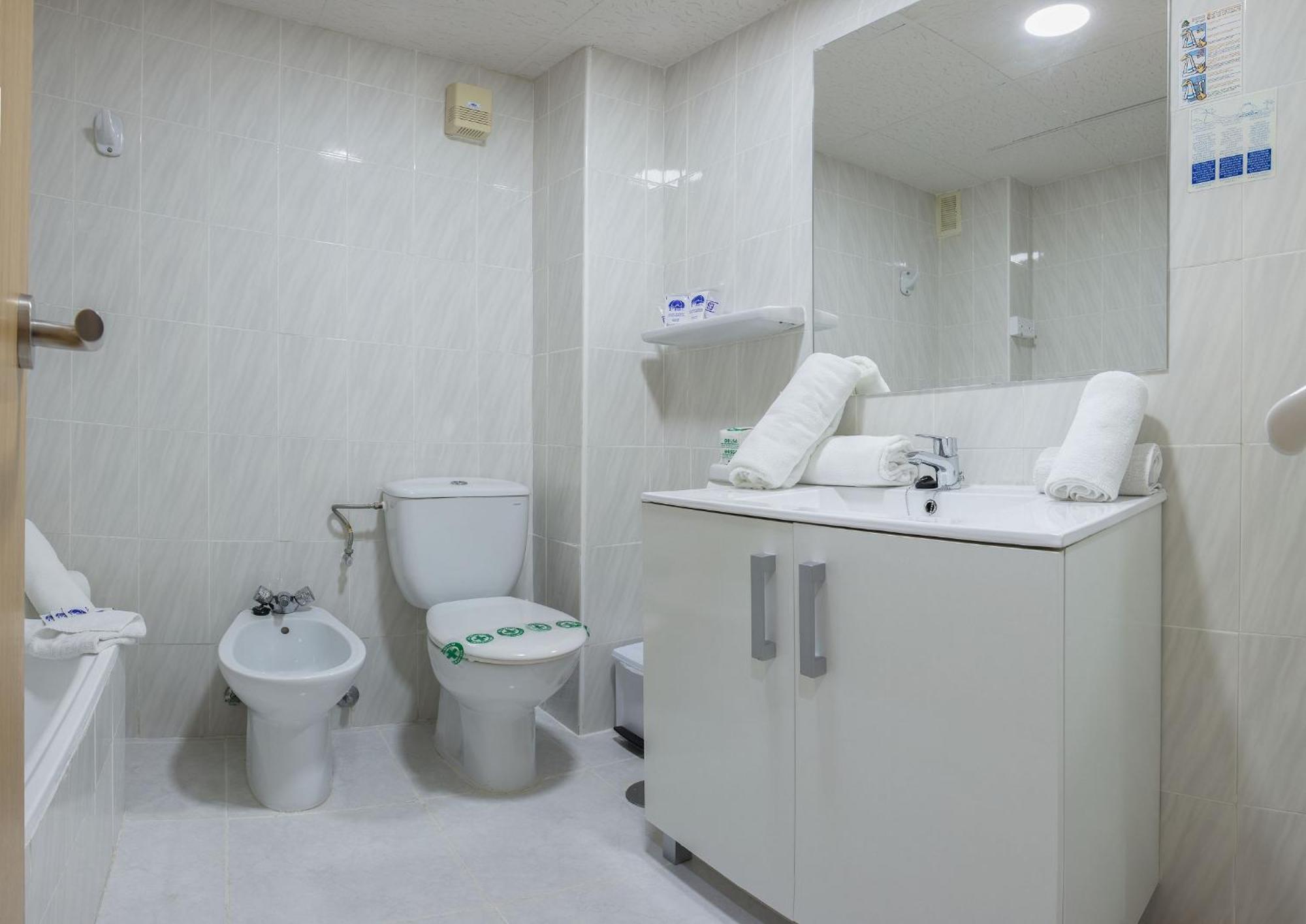 Small Double Room (2 Adults),644604987:JPEG