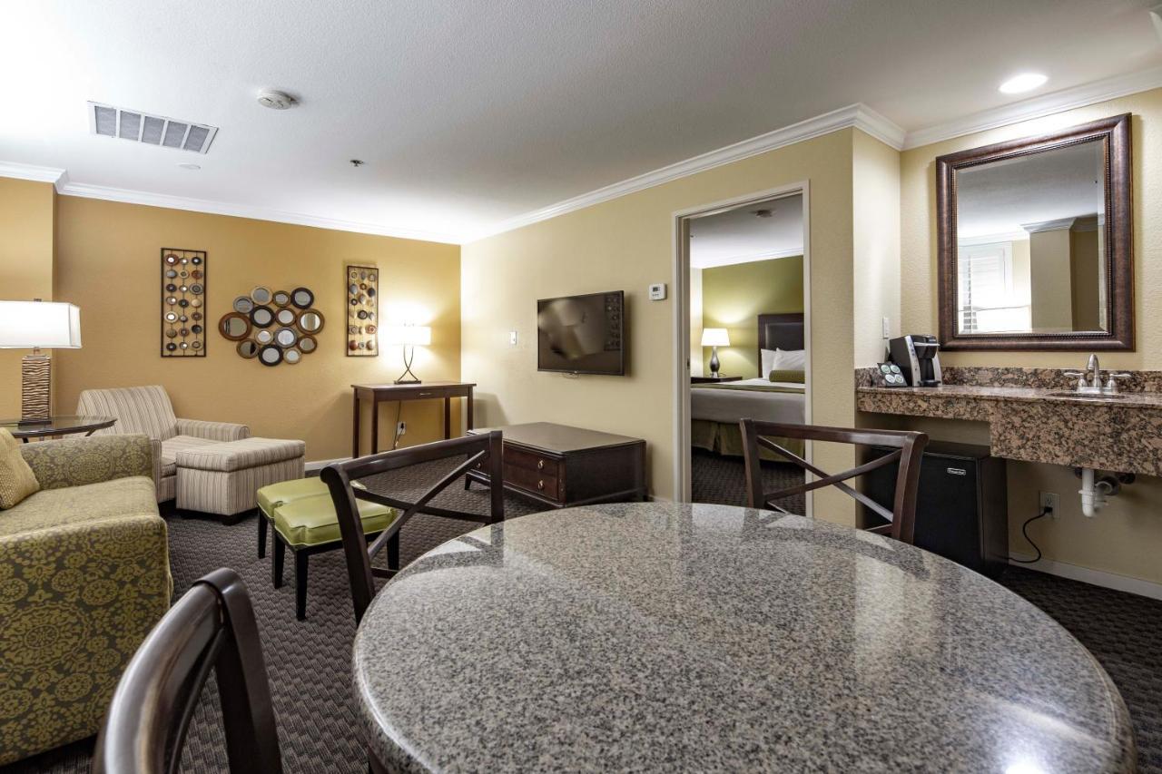 Junior Suite (No Resort Fees + Free Parking)