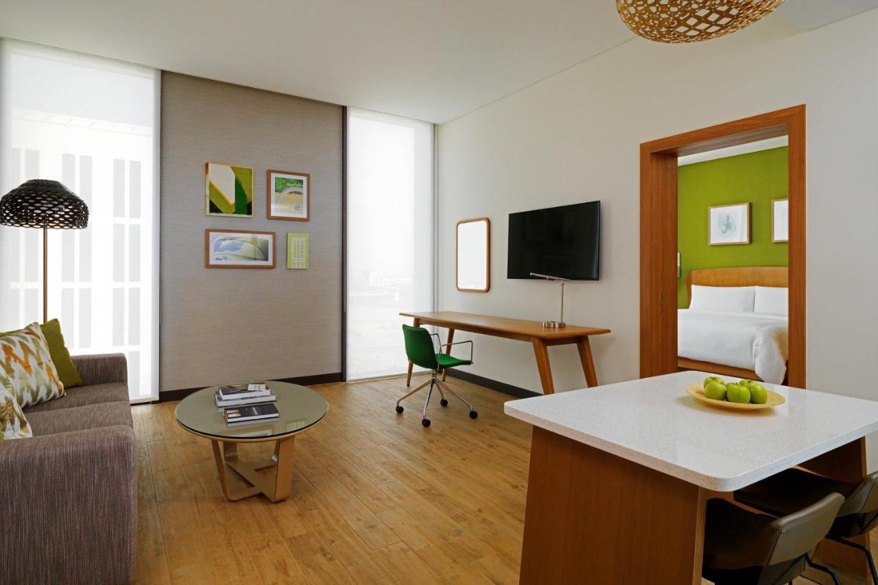 Two-Bedroom Apartment King & Twin,1387952921:JPEG
