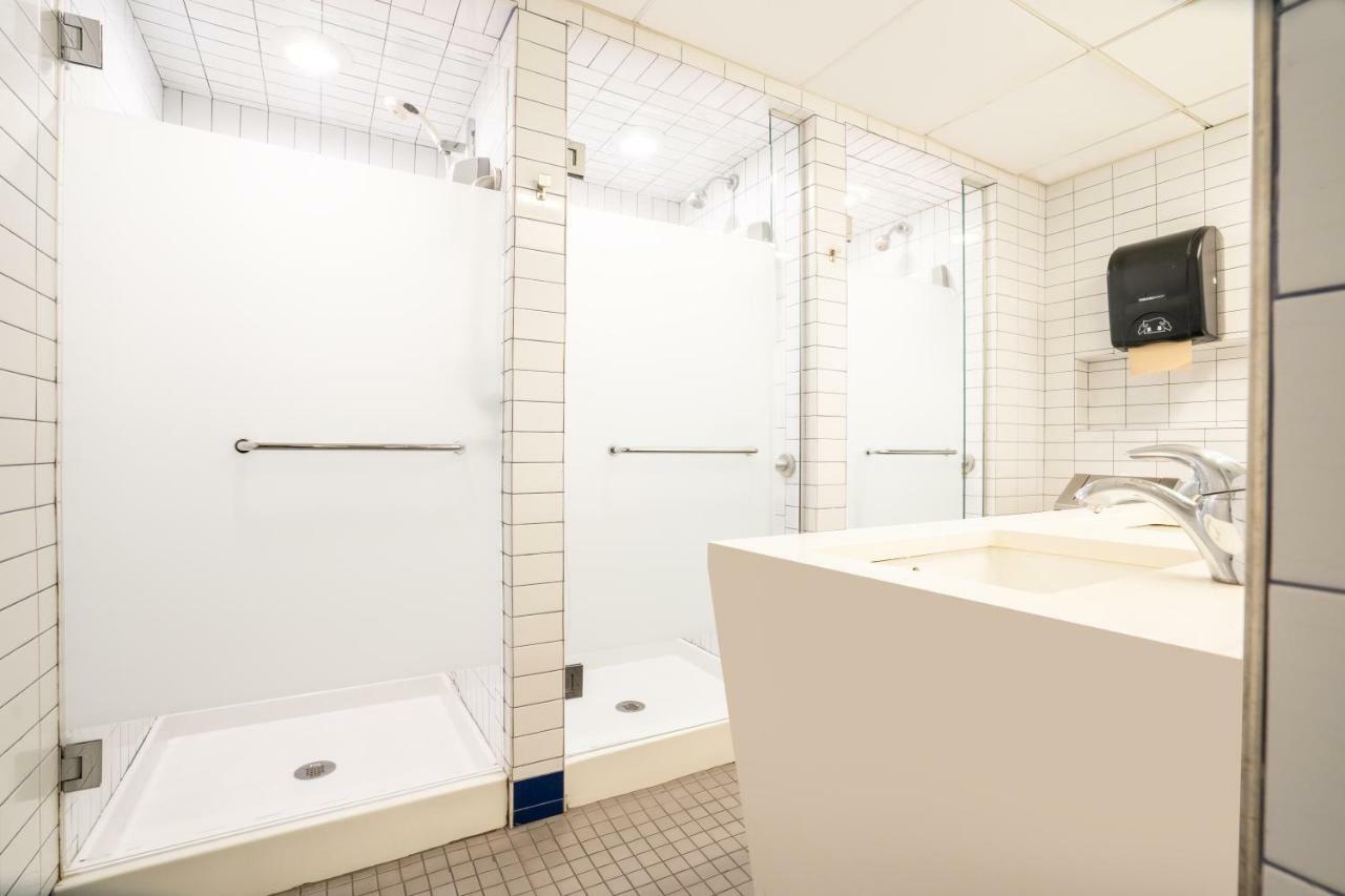 Private Quadruple Room with Shared Bathroom,815662019:JPEG