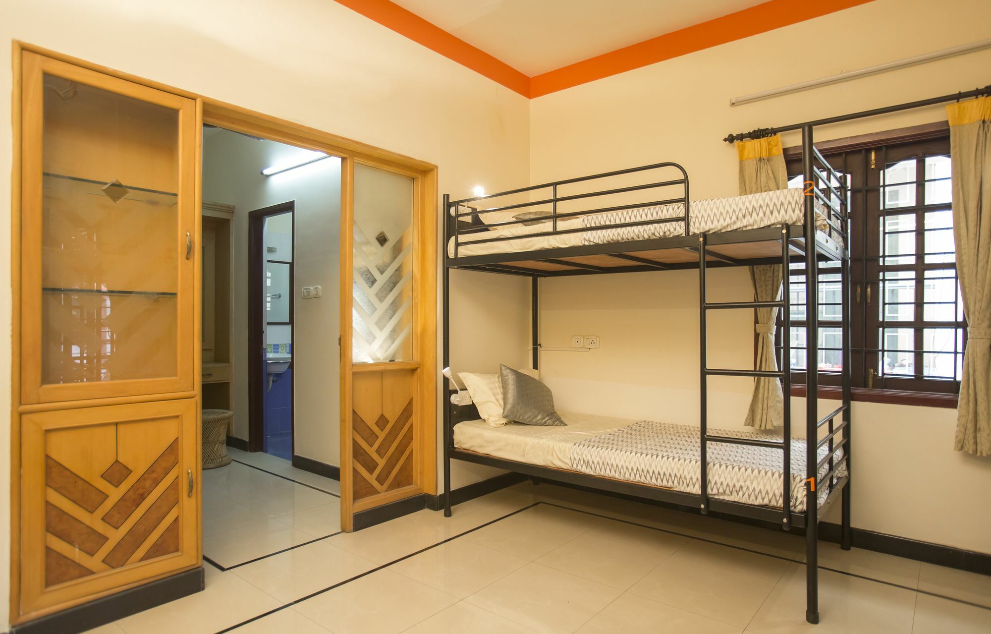 Bunk Bed in Mixed Dormitory Room