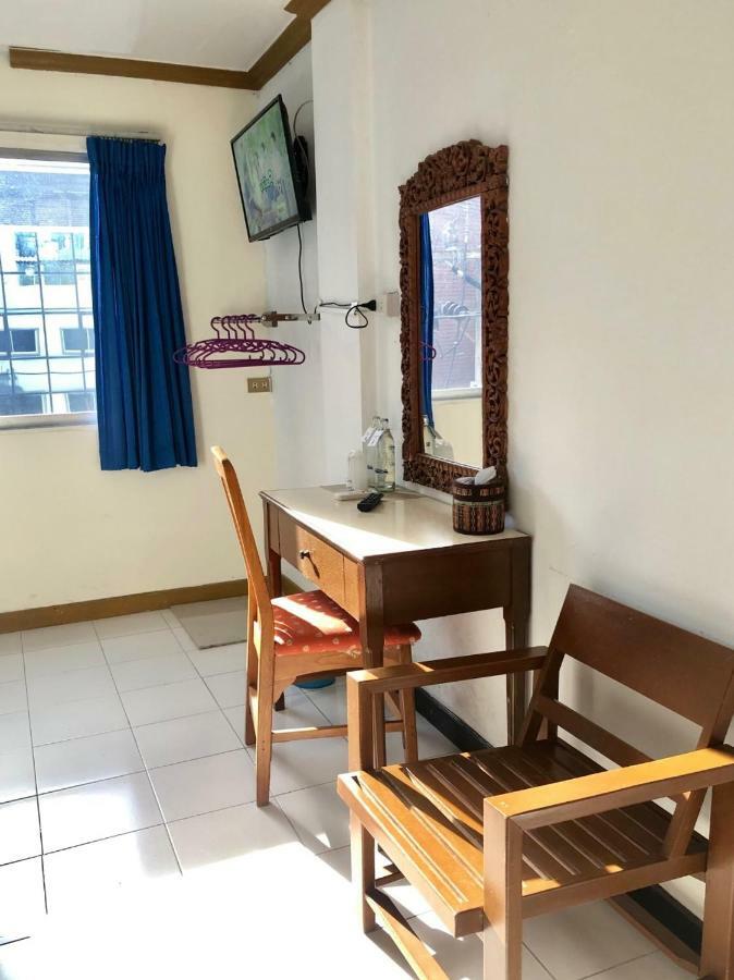 Small Single Room,891167884:JPEG