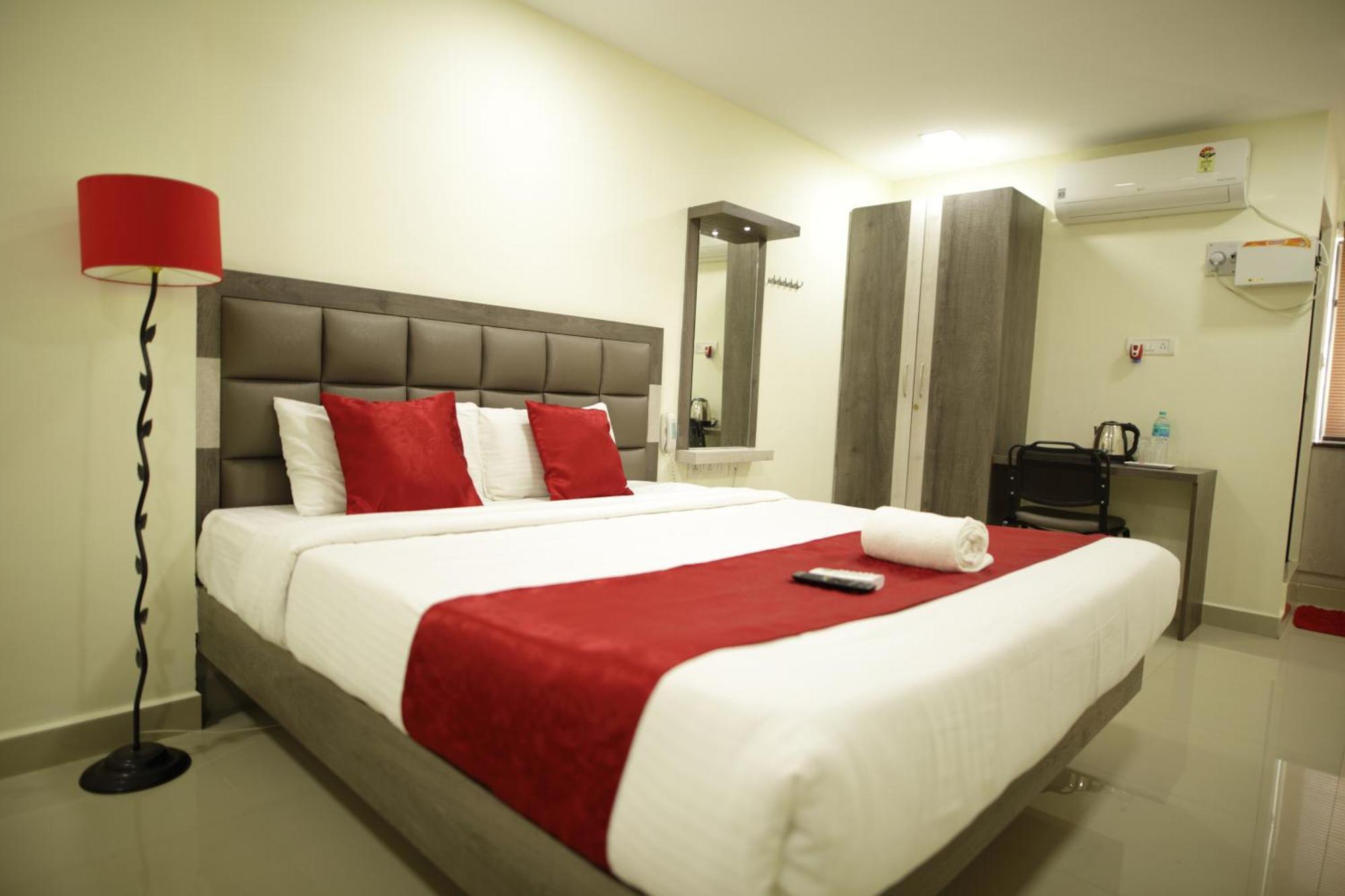 Deluxe Double Room (2 Adults + 1 Child)