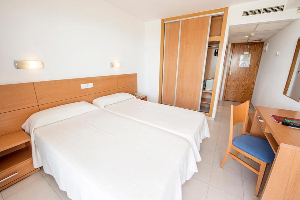 Double or Twin Room with Sea View