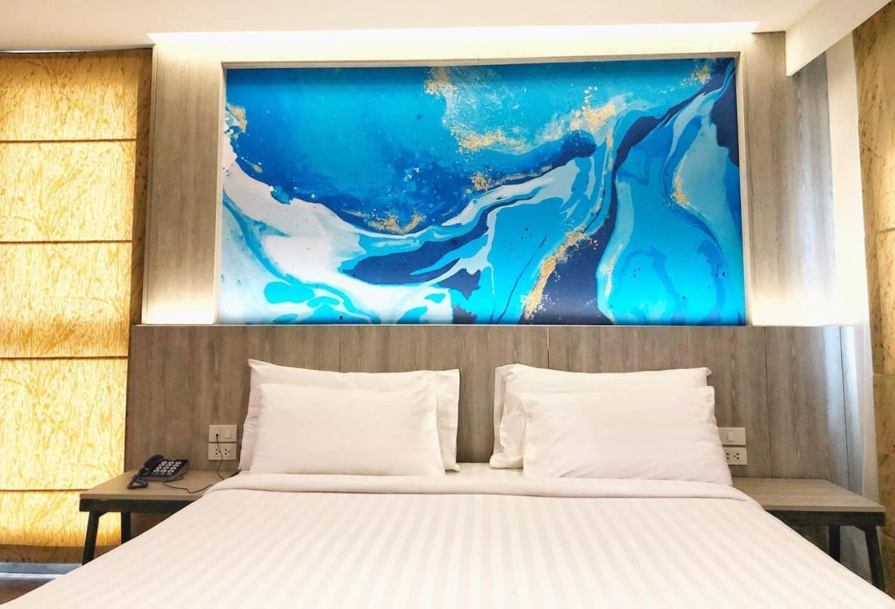 Premier Suite with City View