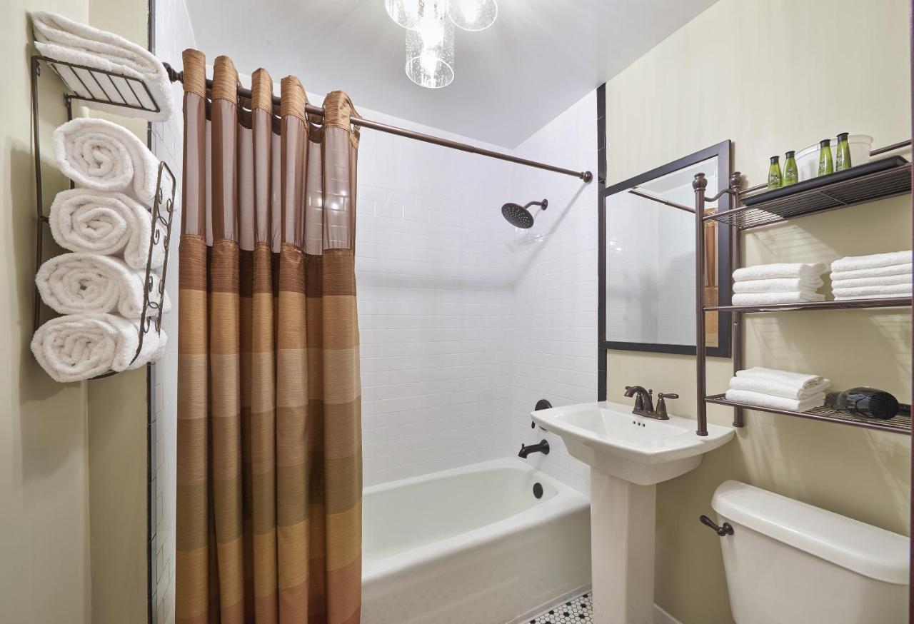Standard Queen Room