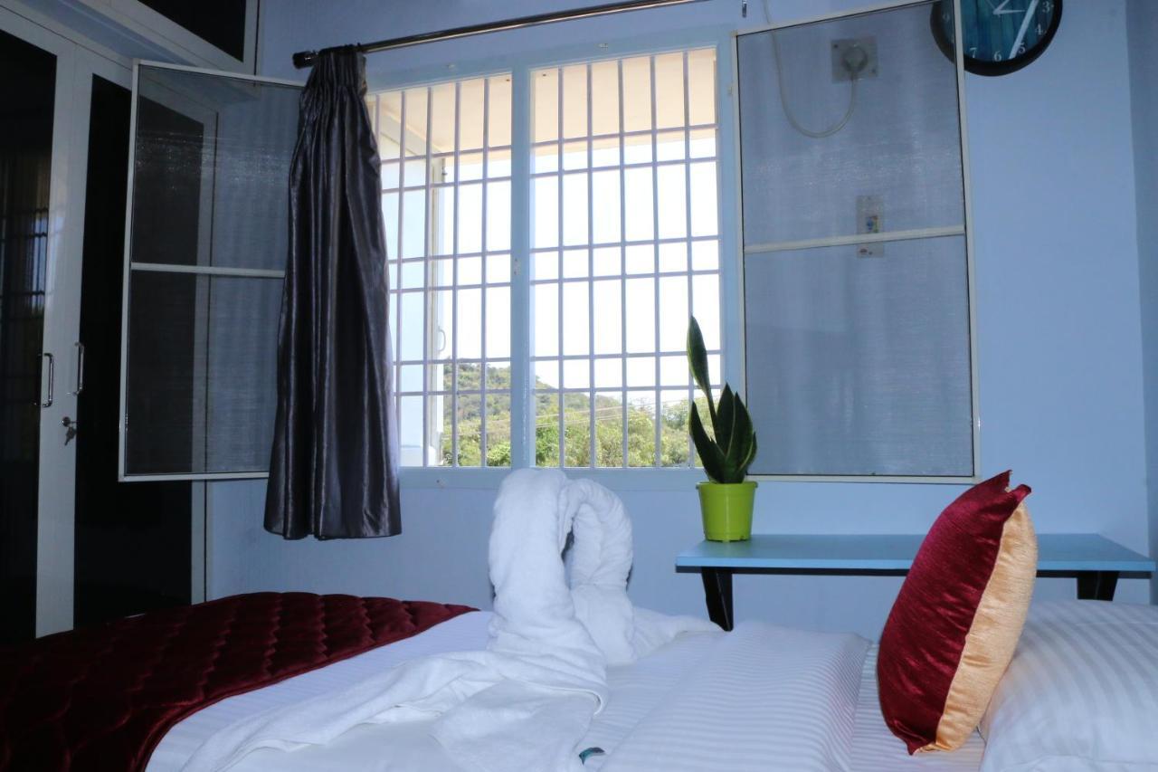 Standard Twin Room with Mountain View,988325845:JPEG