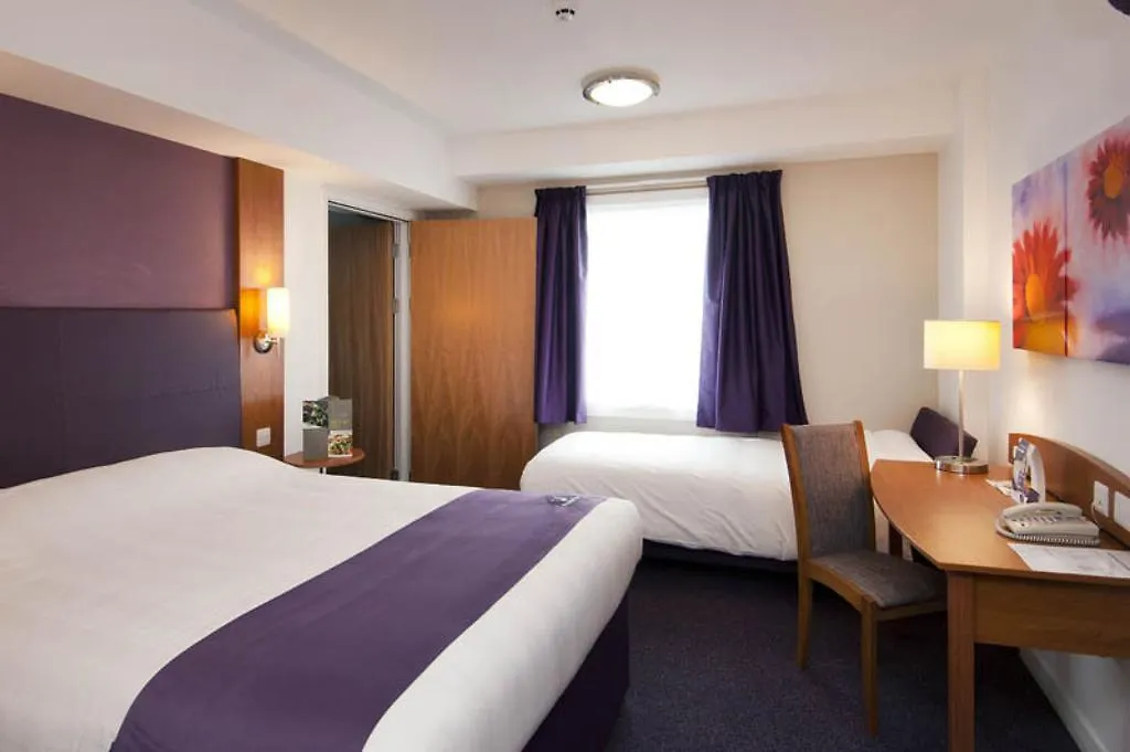 Premier Inn Edinburgh Leith Waterfront-1