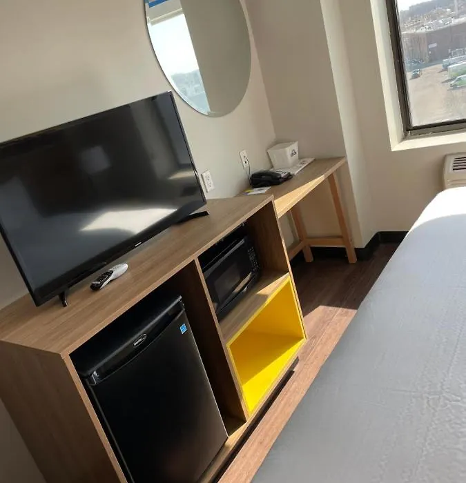 Days Inn & Suites By Wyndham Jamaica Jfk Airport-1