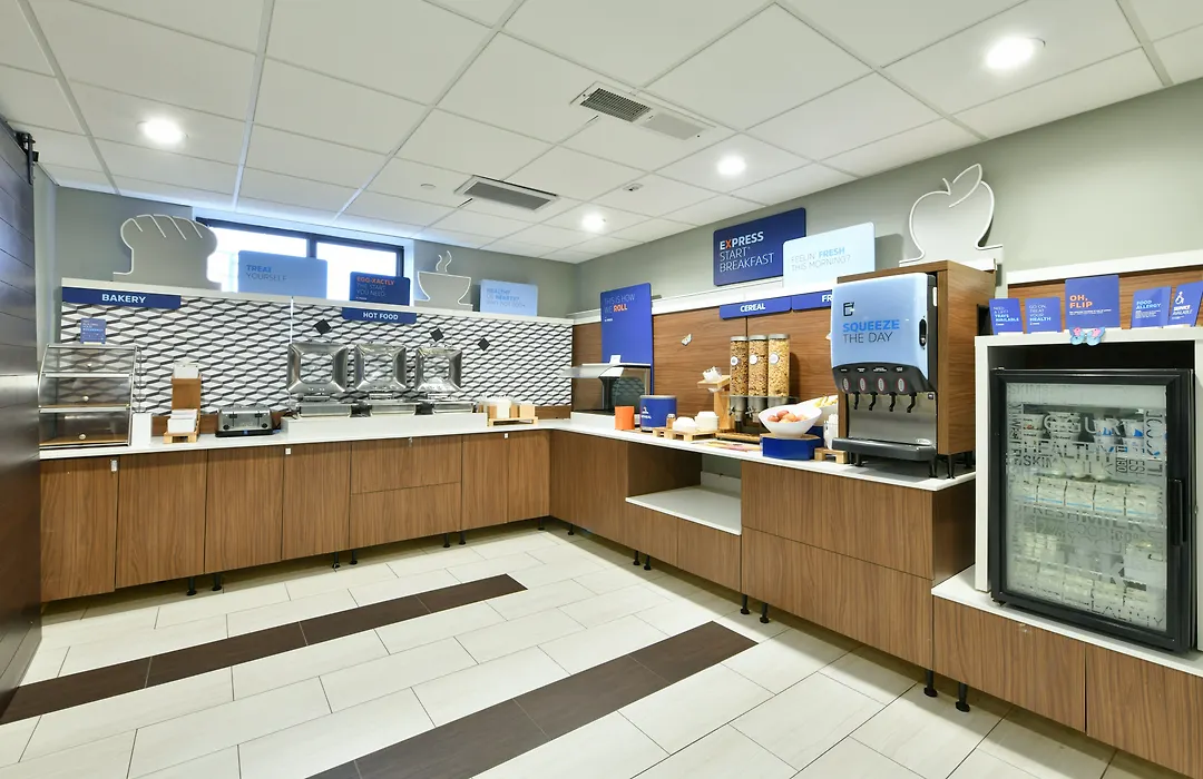 Country Inn & Suites By Radisson, Staten Island-1