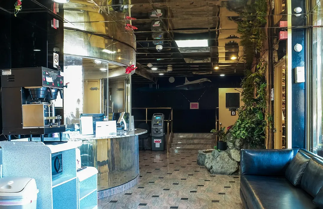 Jfk Inn-1