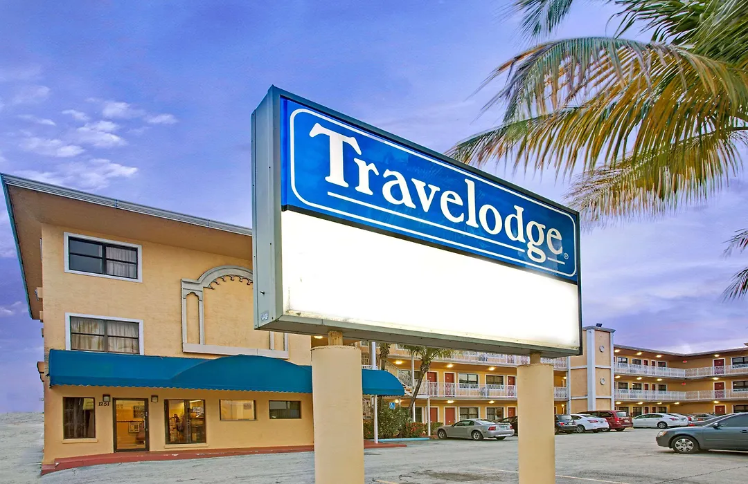 Travelodge By Wyndham Fort Lauderdale-1