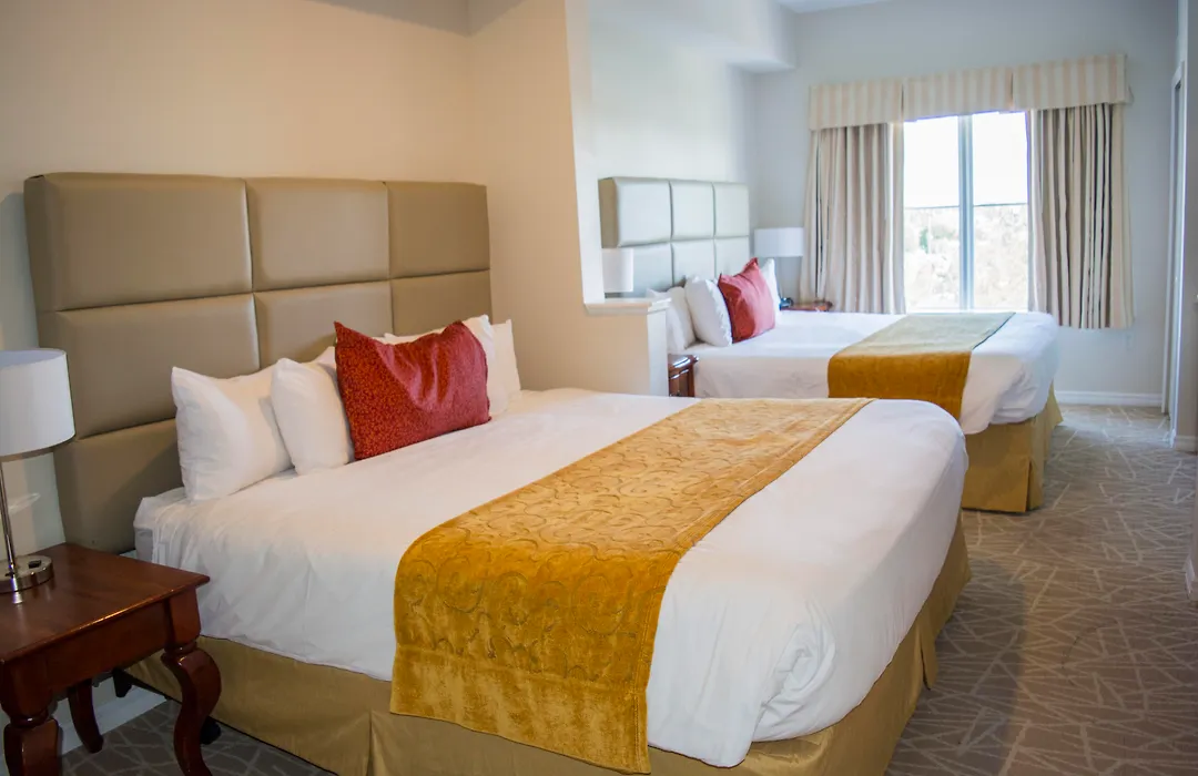 The Point Hotel & Suites Universal-1