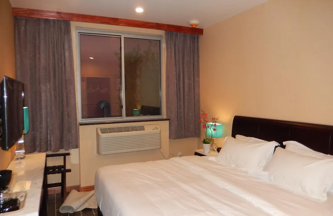 Quality Inn Near Sunset Park-1