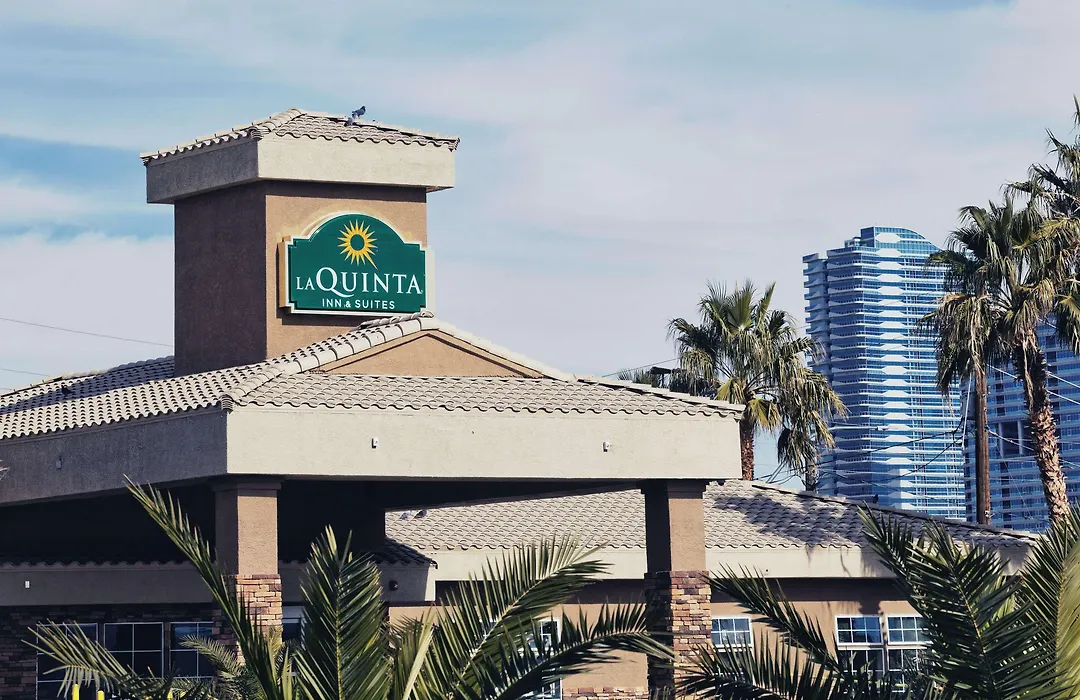 La Quinta Inn & Suites By Wyndham Lv Tropicana Stadium-1