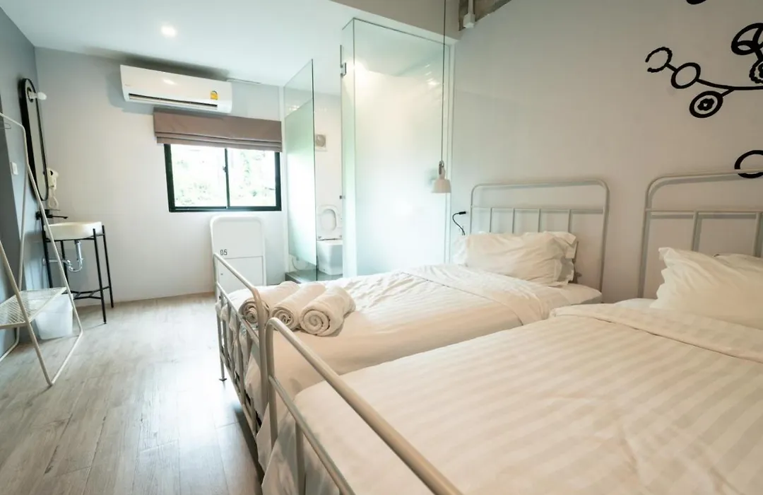 Bedspread Hostel (Adults Only)-1