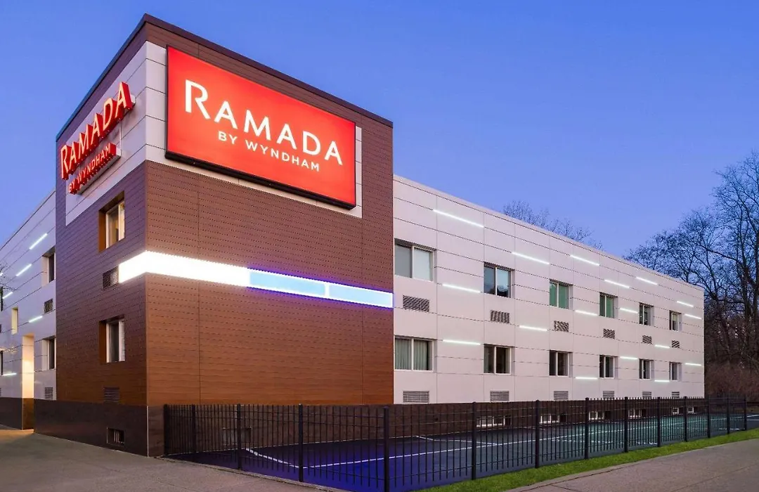 Ramada By Wyndham Bronx-1