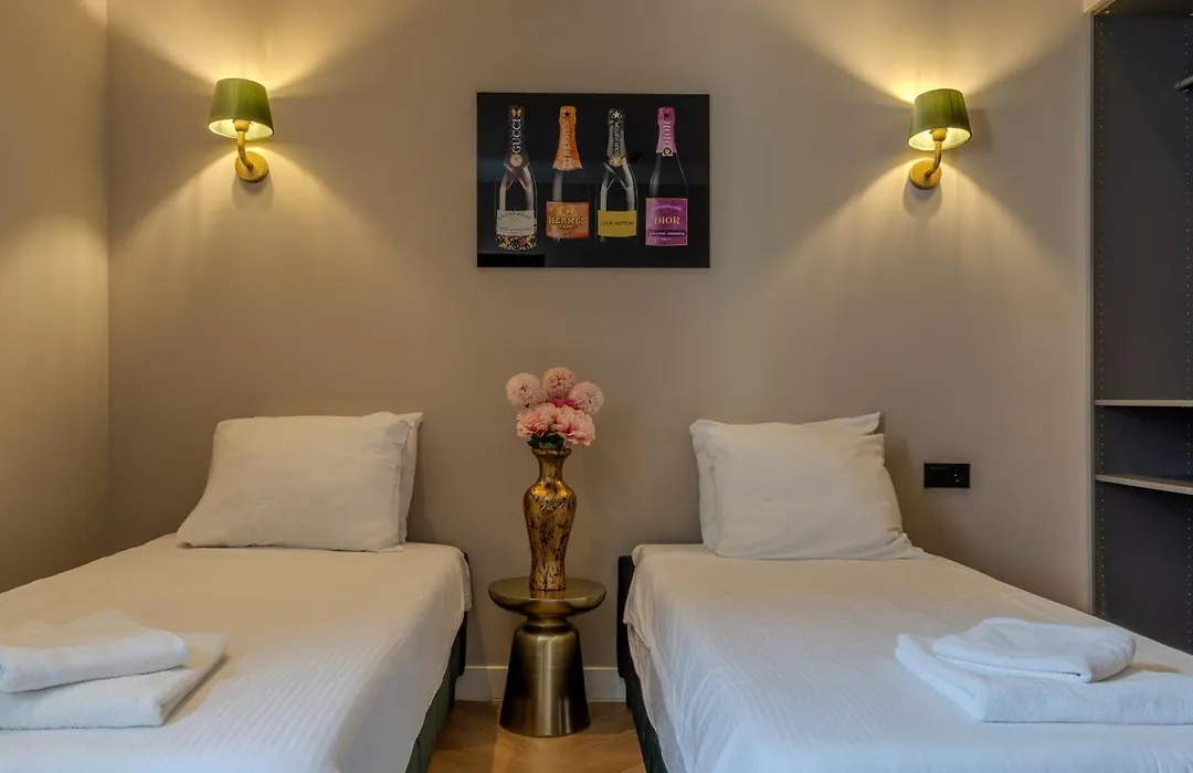 Hotel 83-1