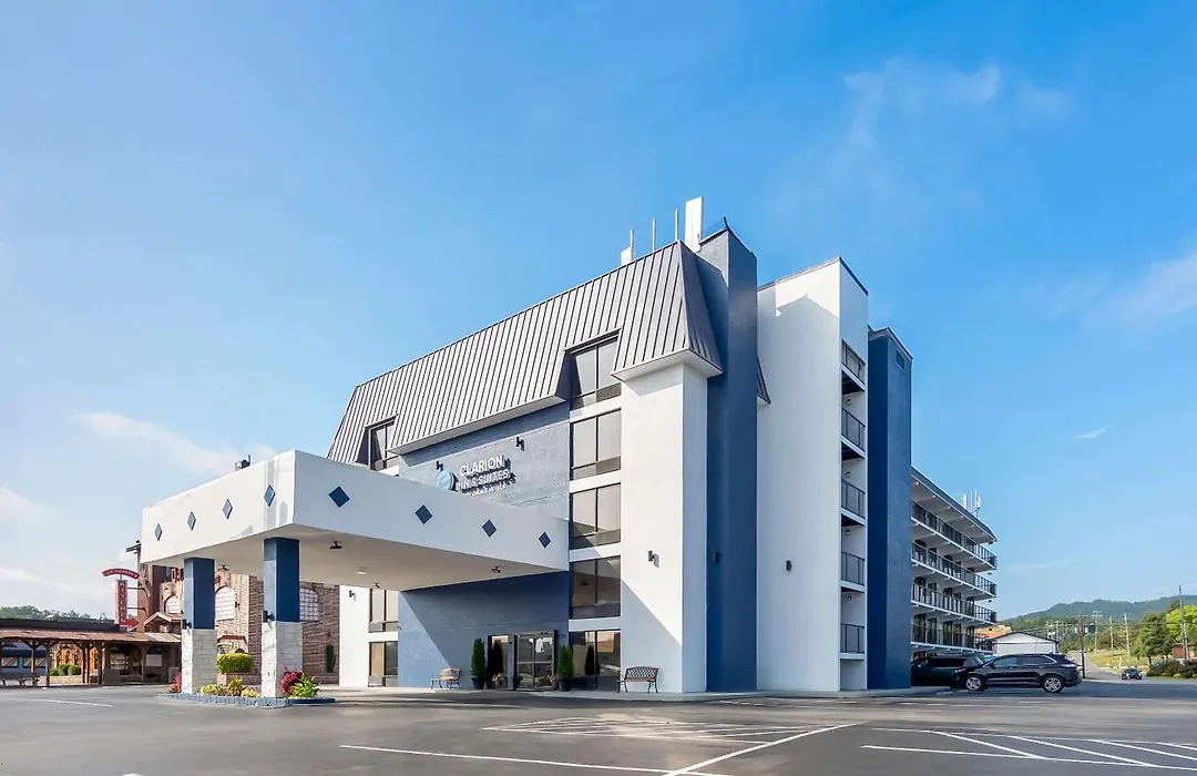 Clarion Inn & Suites Near The Leconte Center Pigeon Forge-1