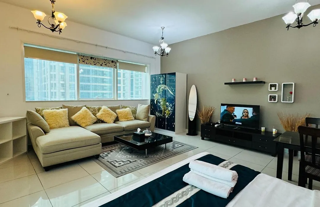 Private Rooms In 3 Bedroom Apartment Skynest Homes Marina Pinnacle-1