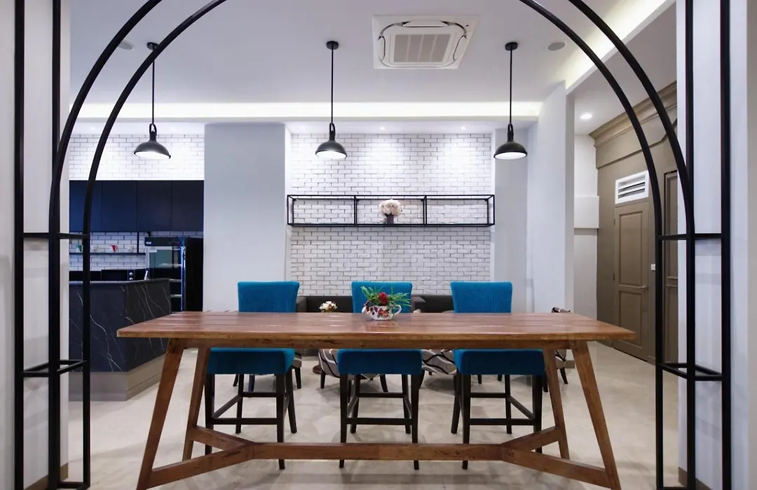 Alpine Boutique Pratunam-1