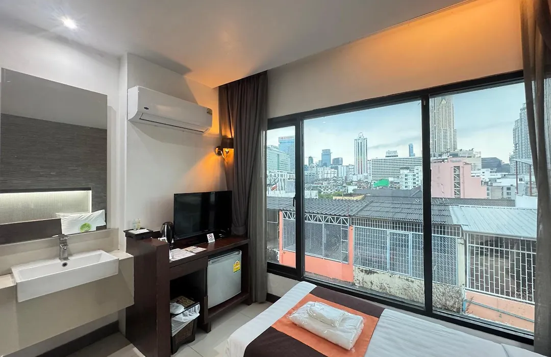 Collection O The Bangkok Airport Link Suite-1