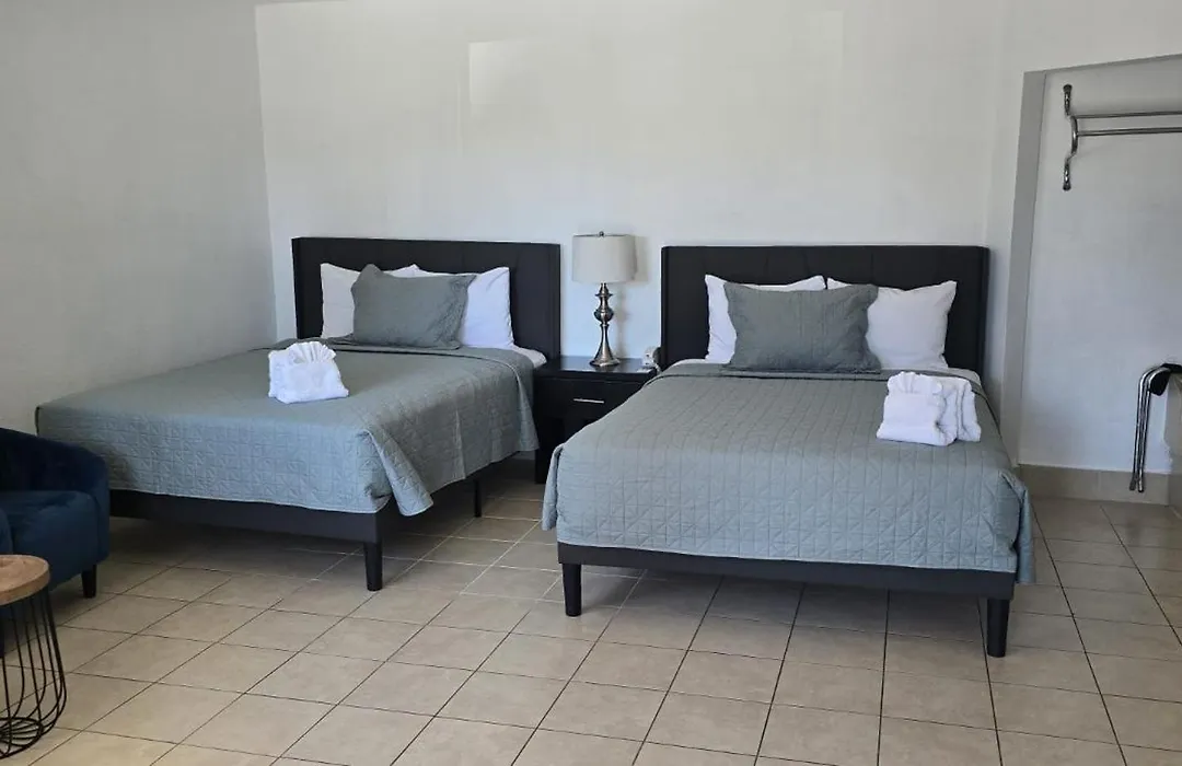 Travelsuites Hotel-1