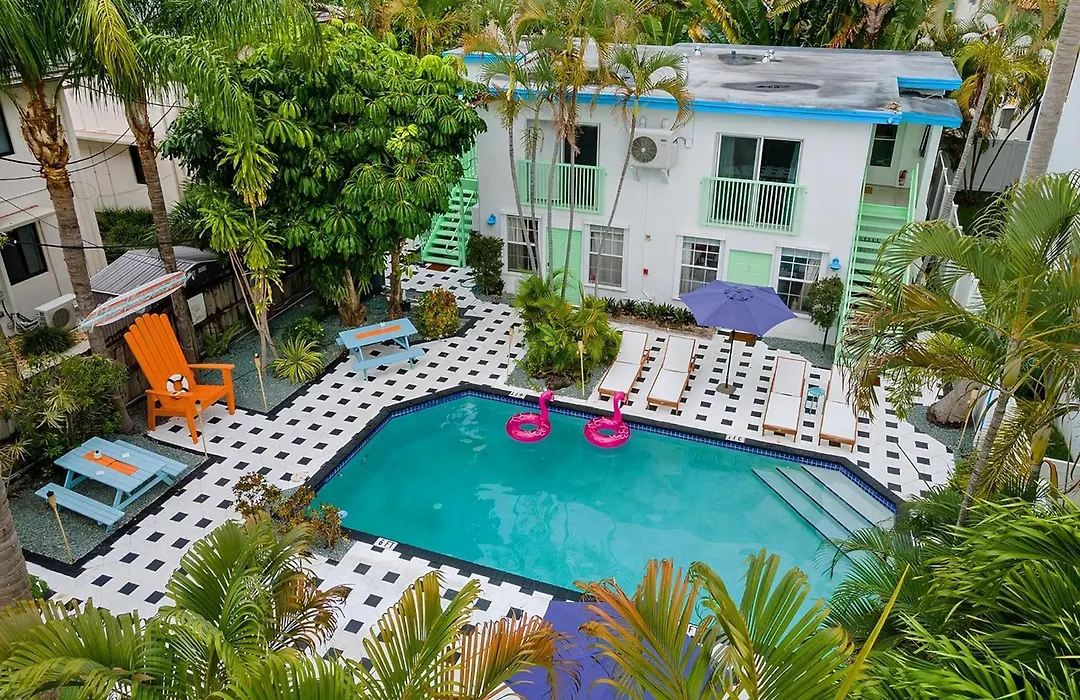 Las Olas Guest House-1