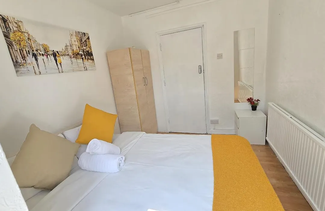 Canary Wharf Cottage-1