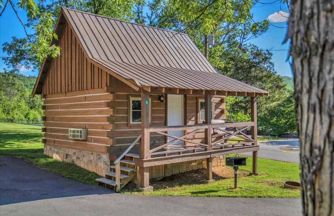 Studio Cabin With Loft Near Smoky Mountains-1