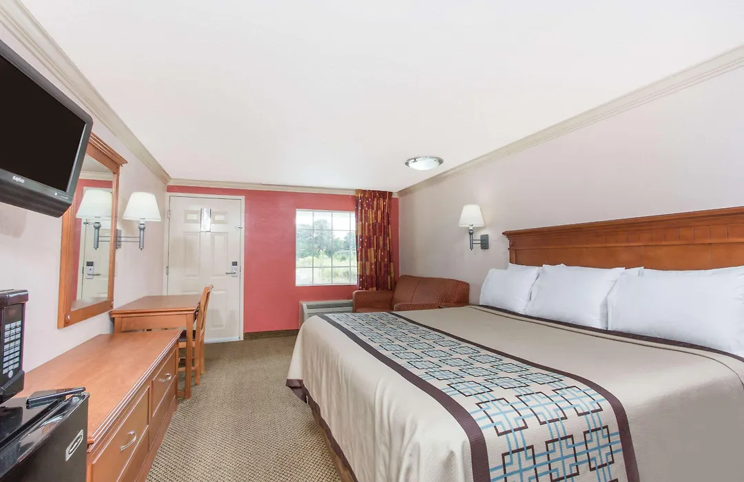 Days Inn By Wyndham Virginia Beach Town Center-1