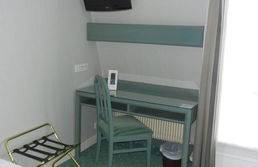 Hotel Du Pre-1