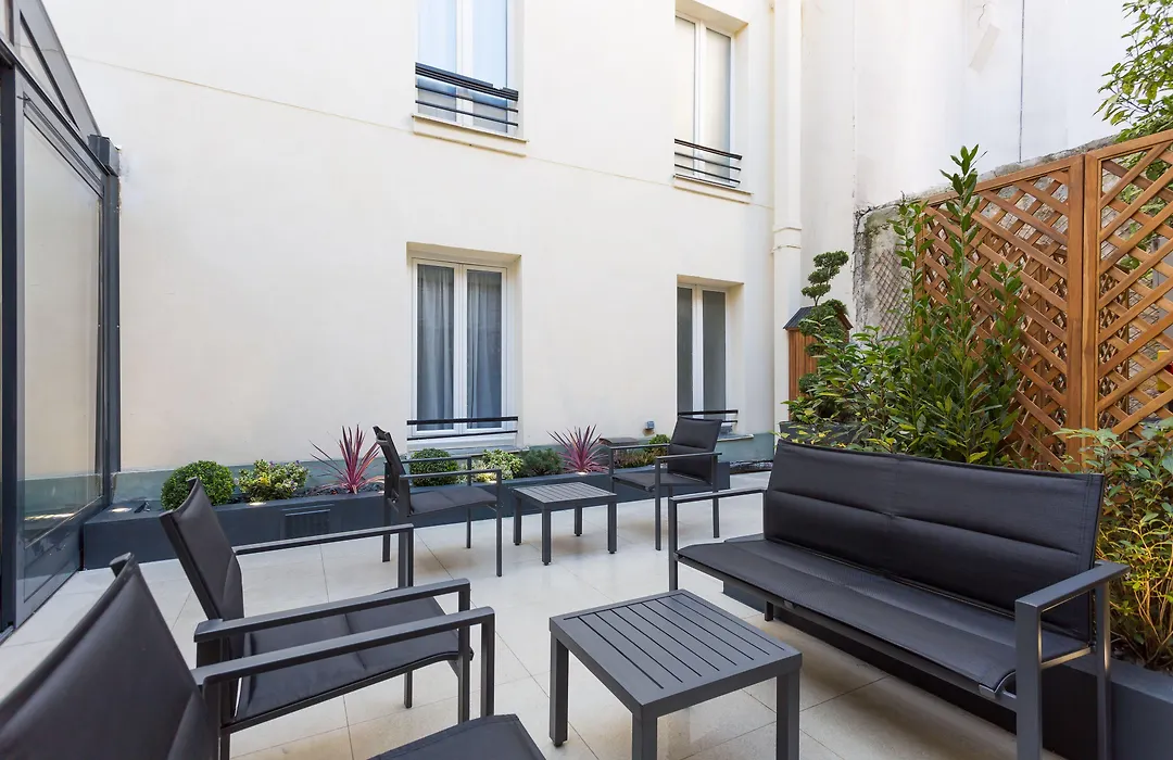 Logis Hotel Jardin De Villiers-1
