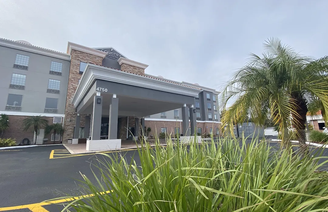 Country Inn & Suites By Radisson, Rj Stadium - Tampa Airport East-1