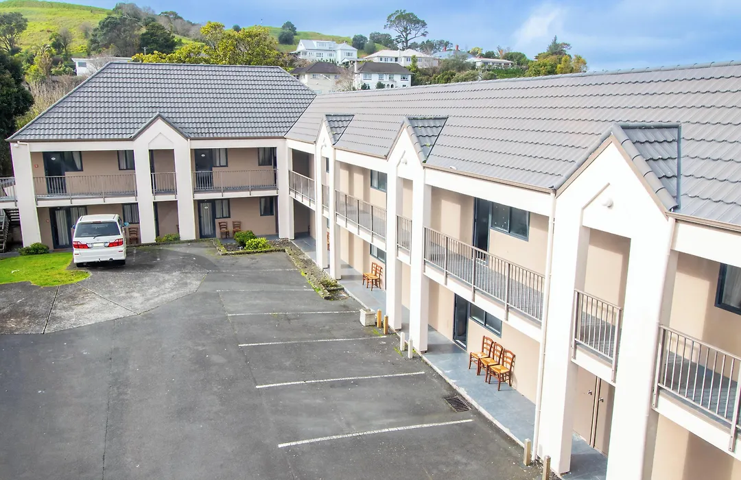 Oaktree Motel-1