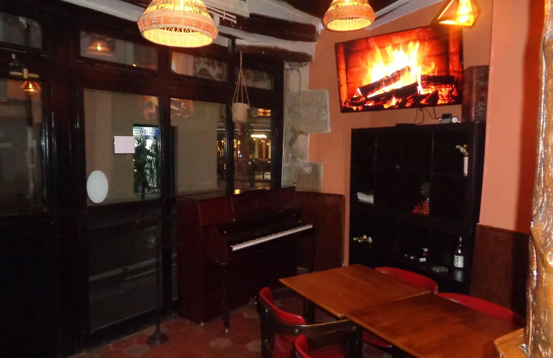 Hotel Les Degres De Notre Dame-1