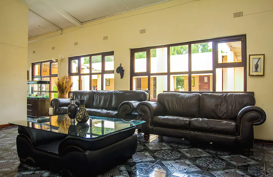 Daisy'S Guest House-1