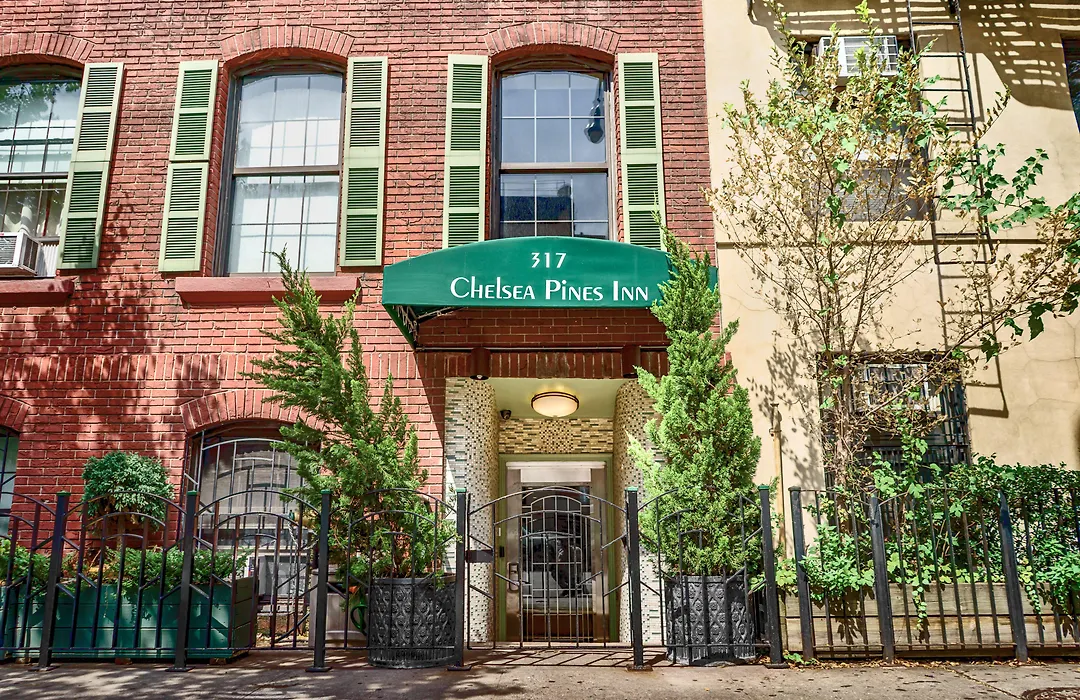 Chelsea Pines Inn-1