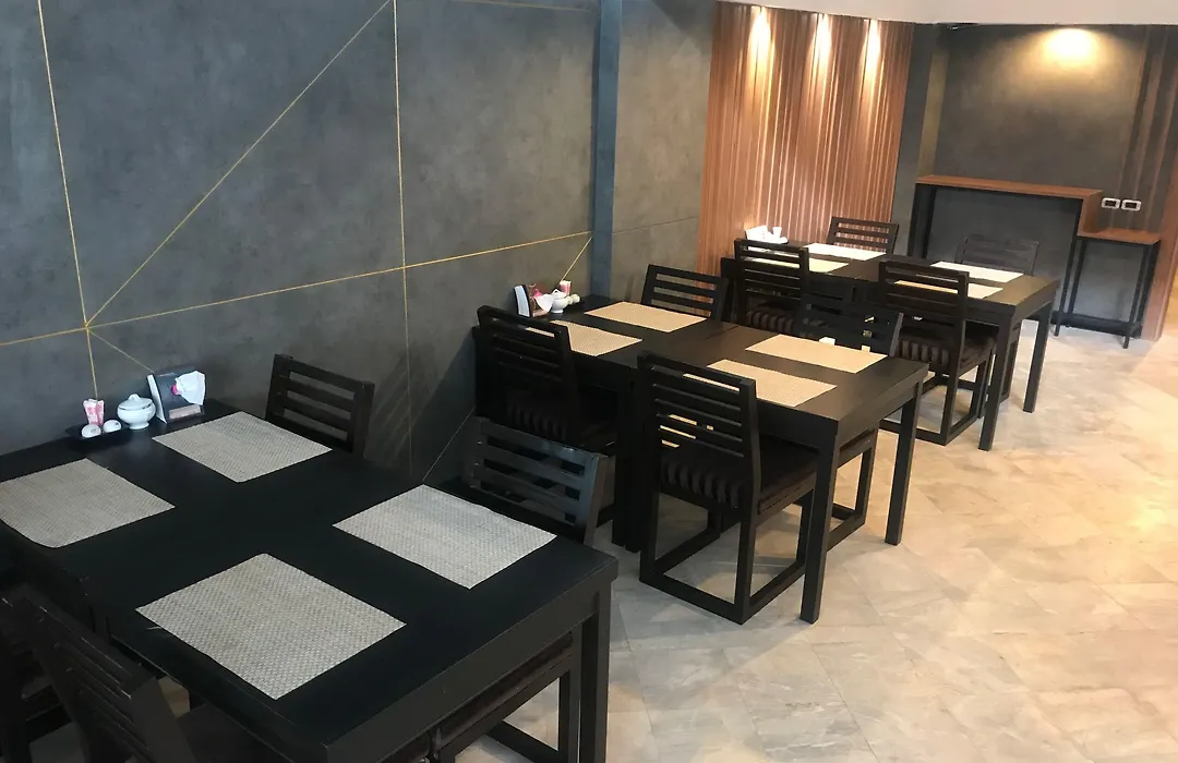 Maxim'S Inn-1