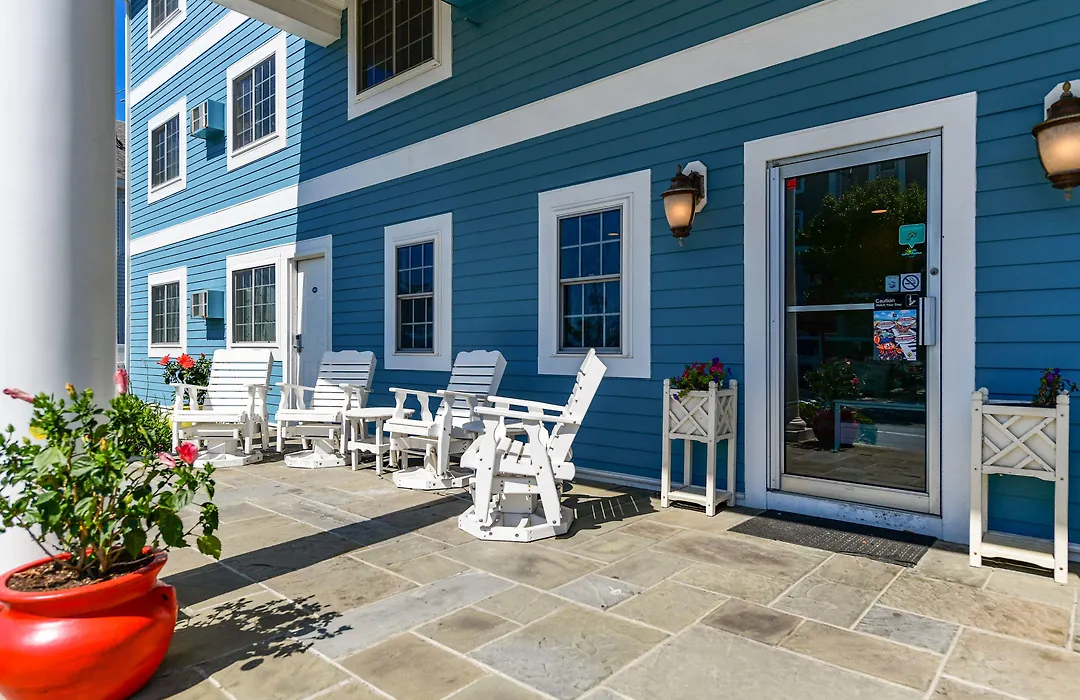 Commander Beach House Hotel-1