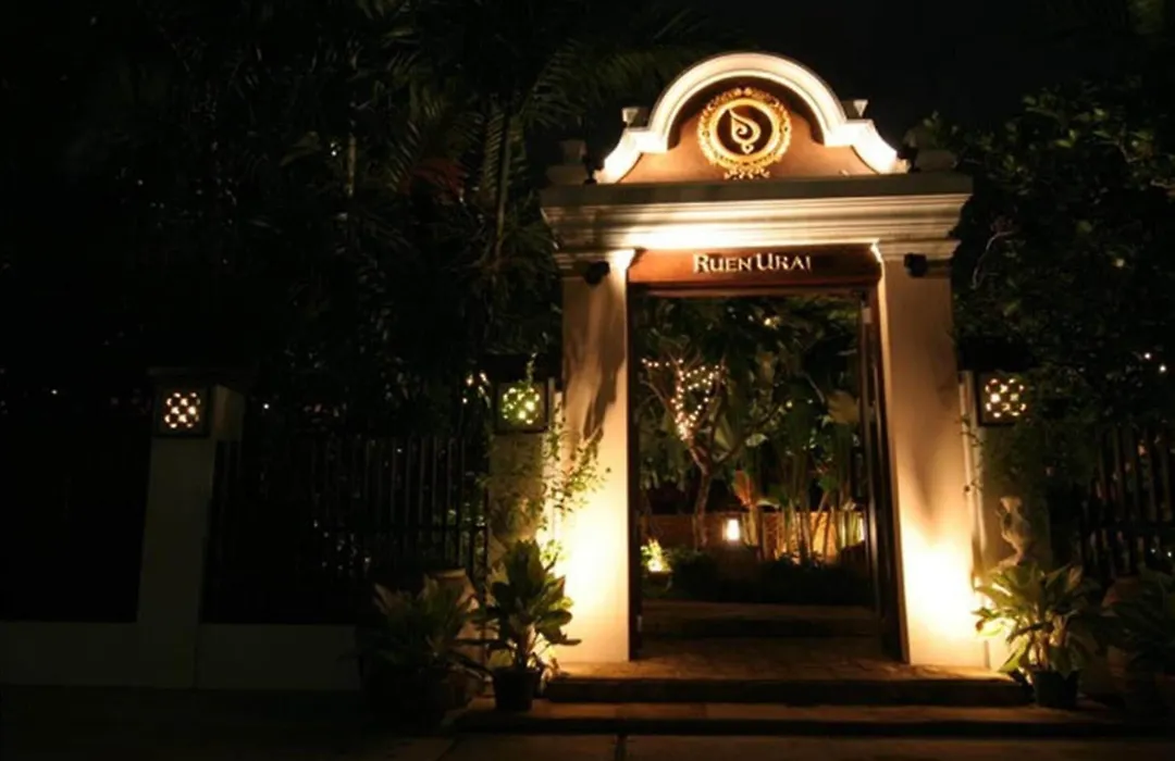 Rose Hotel-1