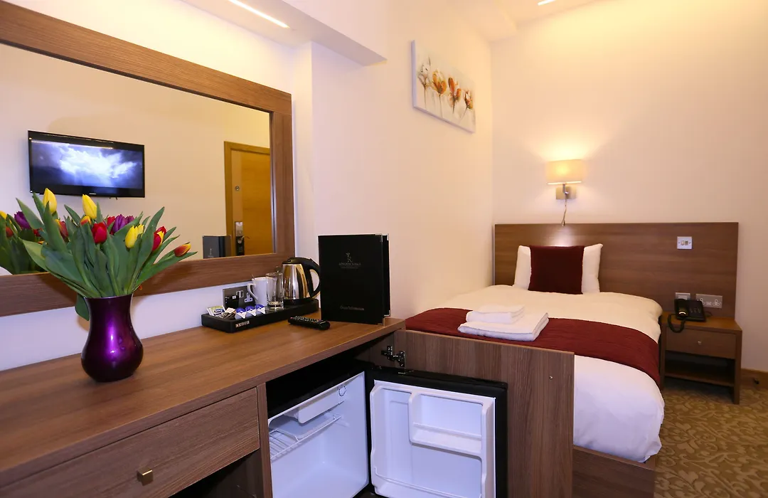 London Kings Hotel-1