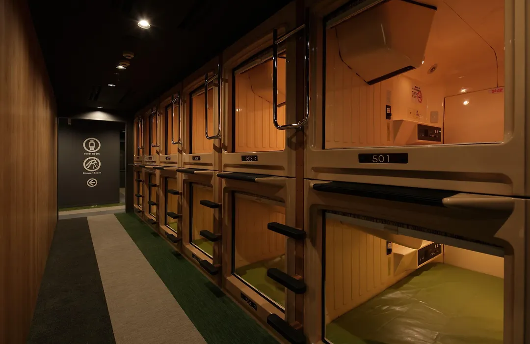 Booth Netcafe & Capsule-1