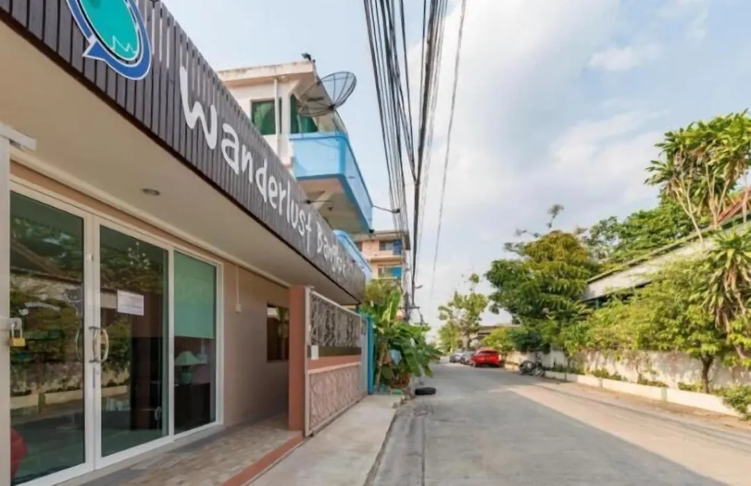 Wanderlust Bangkok Hostel-1