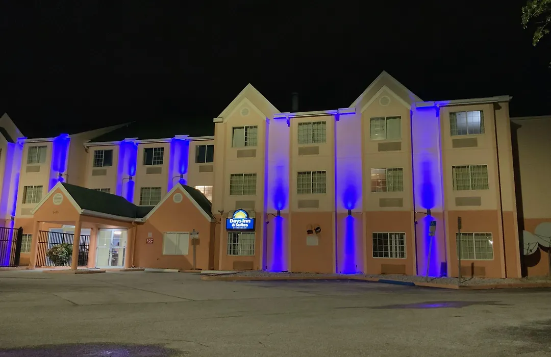 Days Inn & Suites By Wyndham Tampa/Raymond James Stadium-1