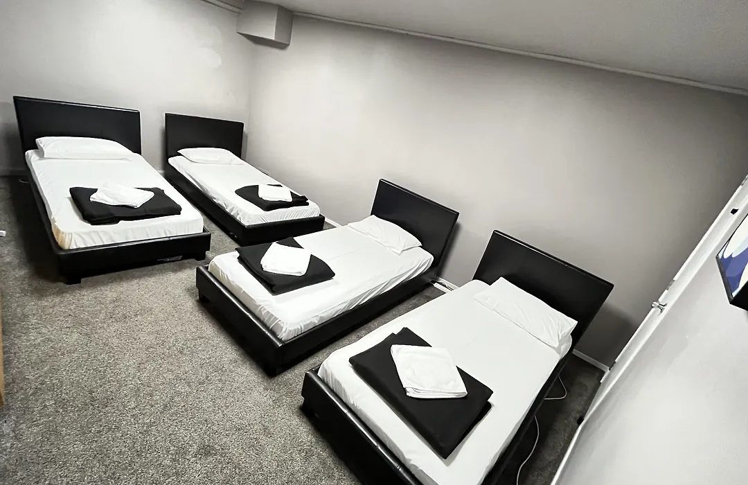 Hit Hostel-1