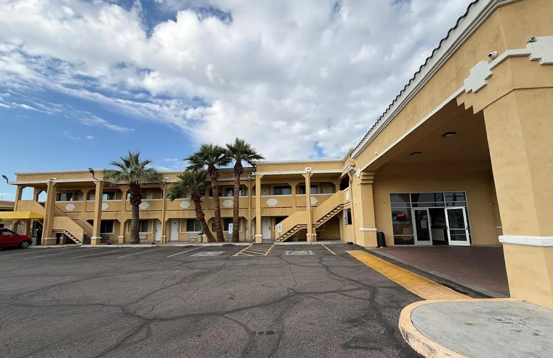 Valley Inn-1