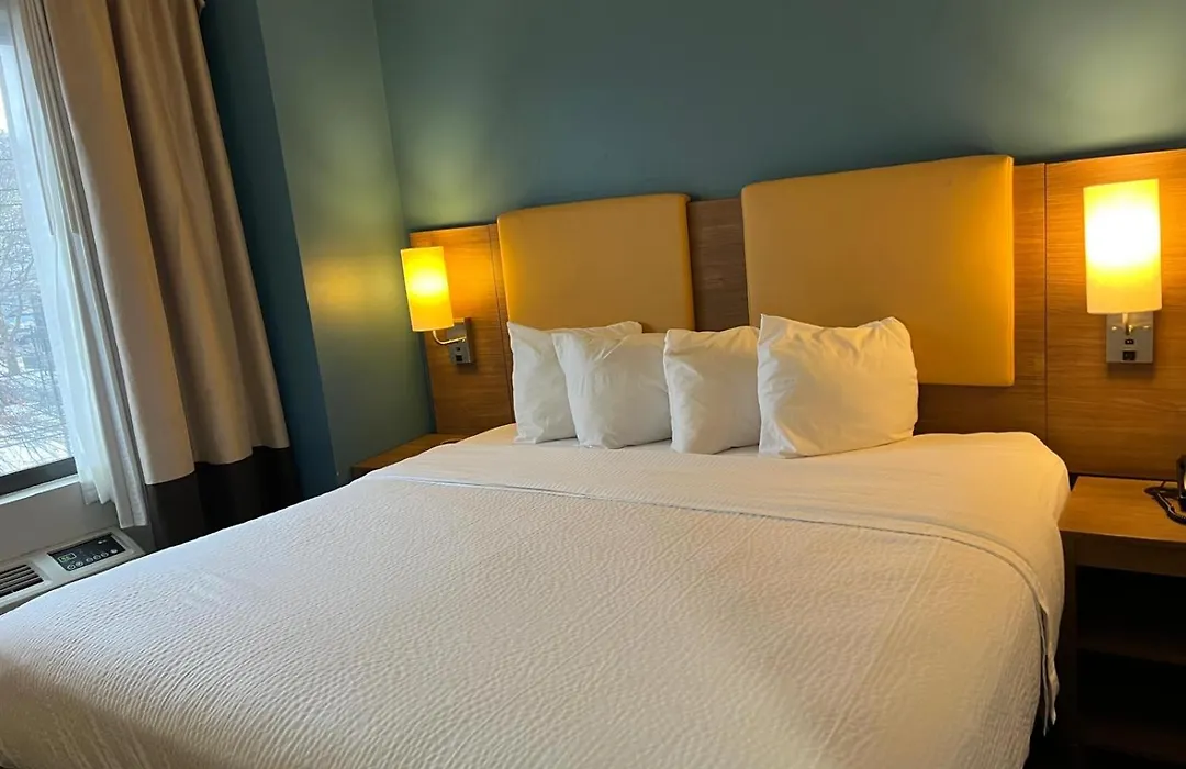 Days Inn By Wyndham Brooklyn Marine Park-1